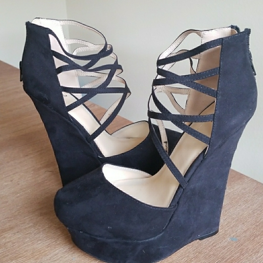 Black Wedges